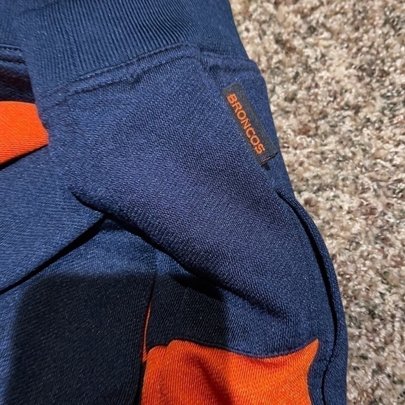 NFL Broncos hoodie - Picture 9 of 11